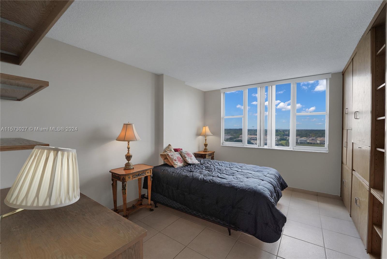 HILLCREST EAST NO 22 COND - Residential