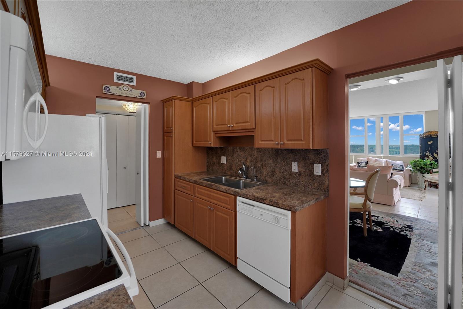 HILLCREST EAST NO 22 COND - Residential
