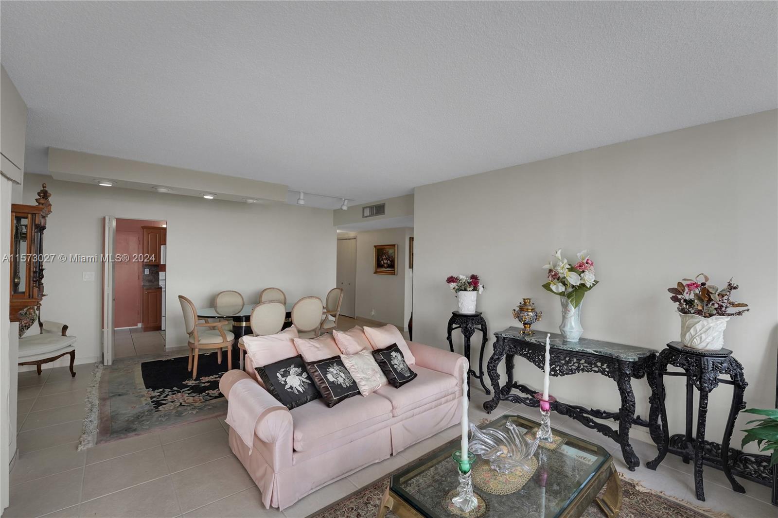 HILLCREST EAST NO 22 COND - Residential
