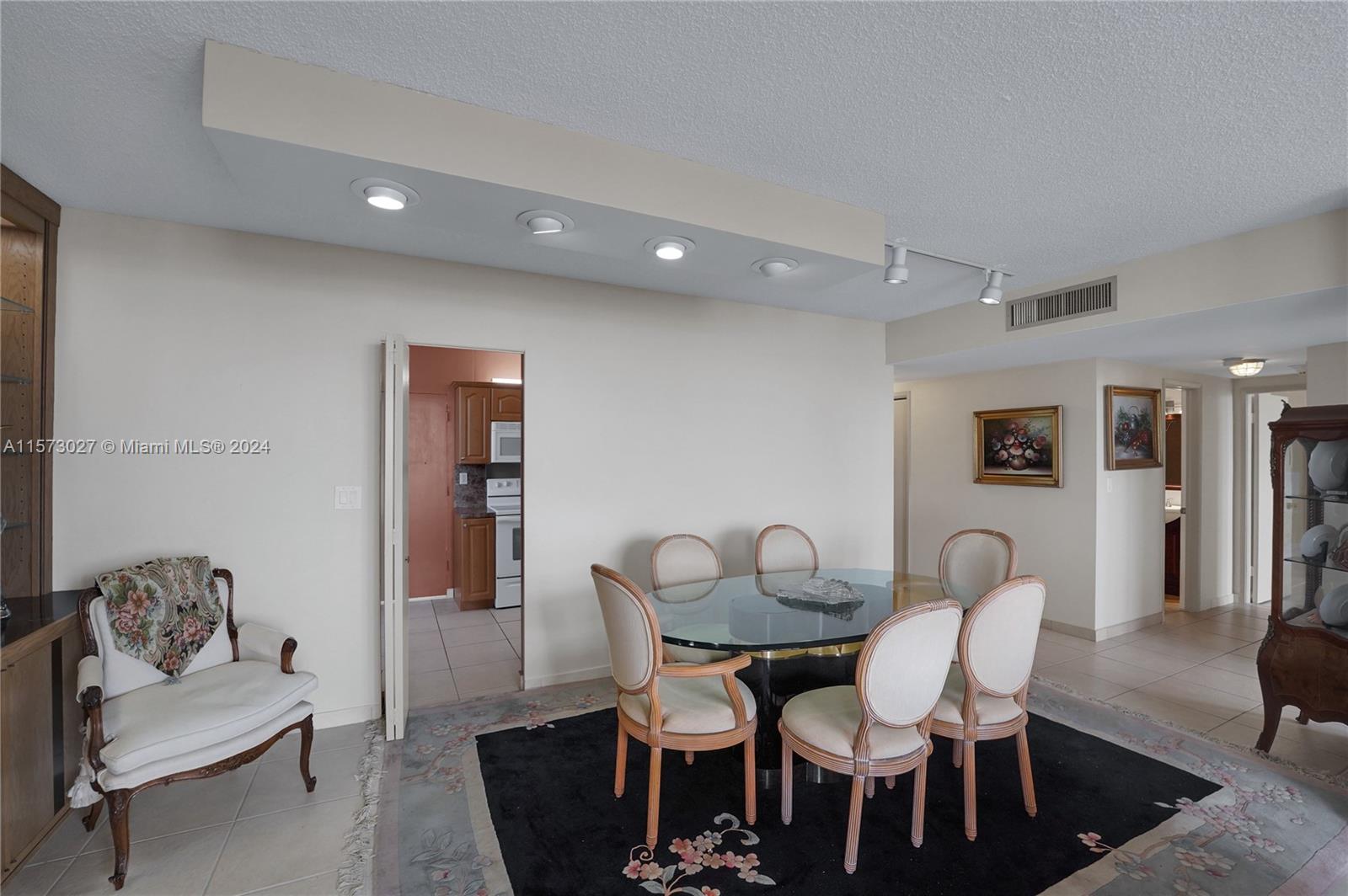 HILLCREST EAST NO 22 COND - Residential