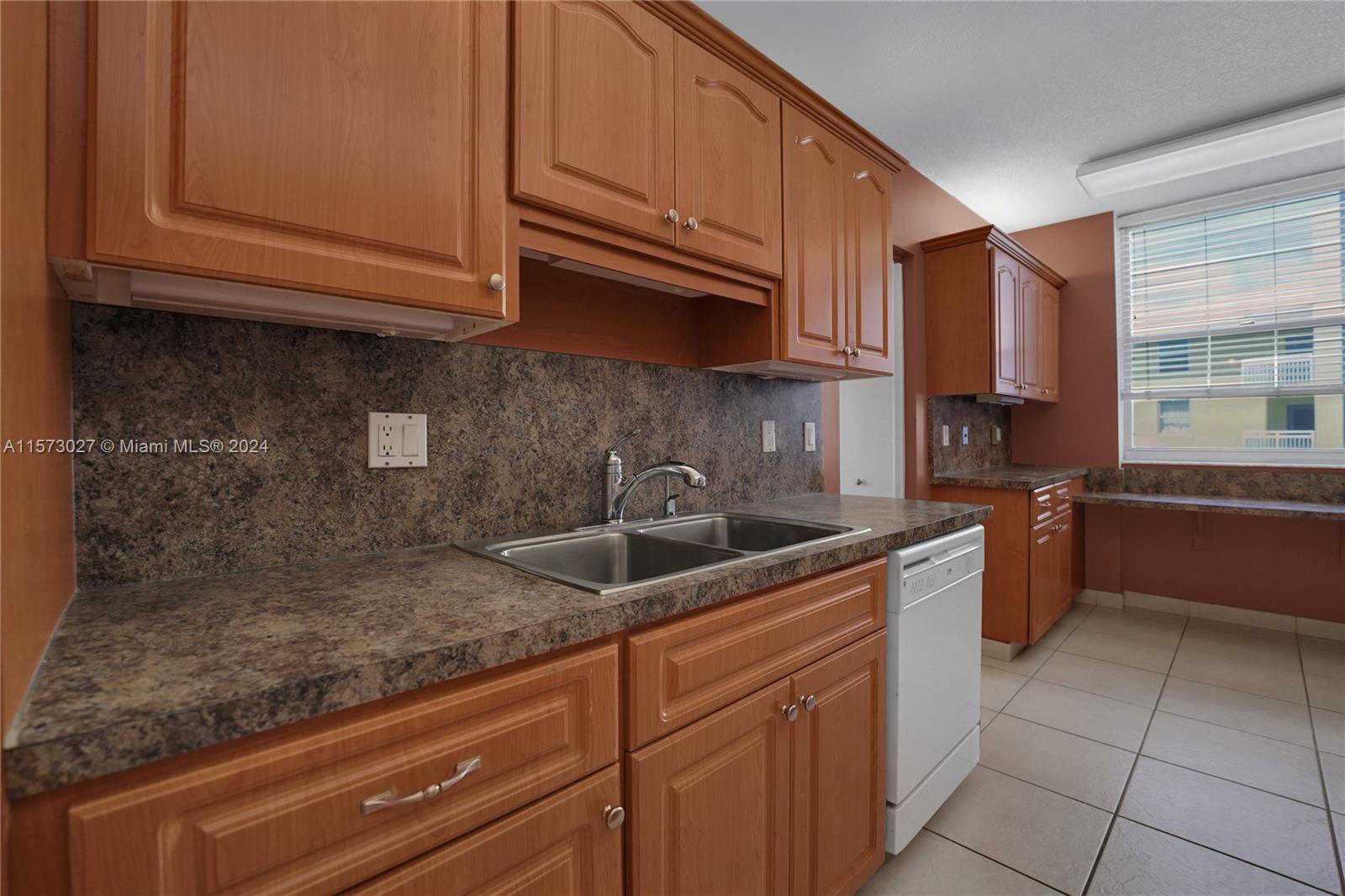 HILLCREST EAST NO 22 COND - Residential