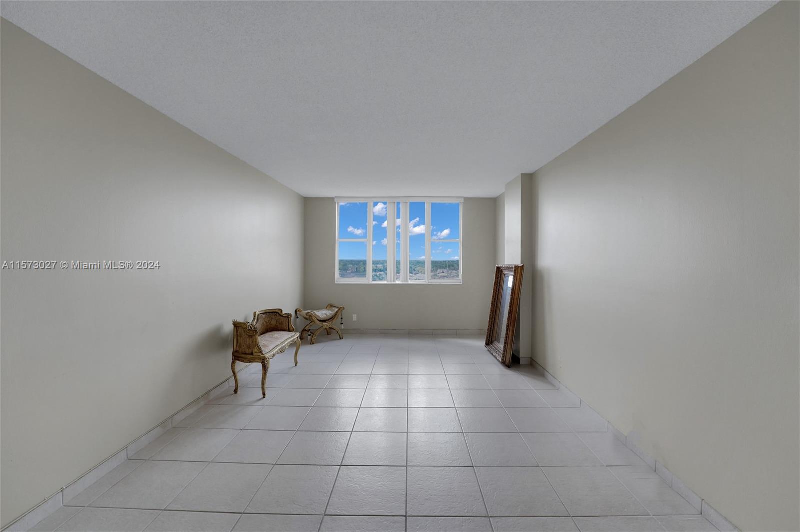 HILLCREST EAST NO 22 COND - Residential