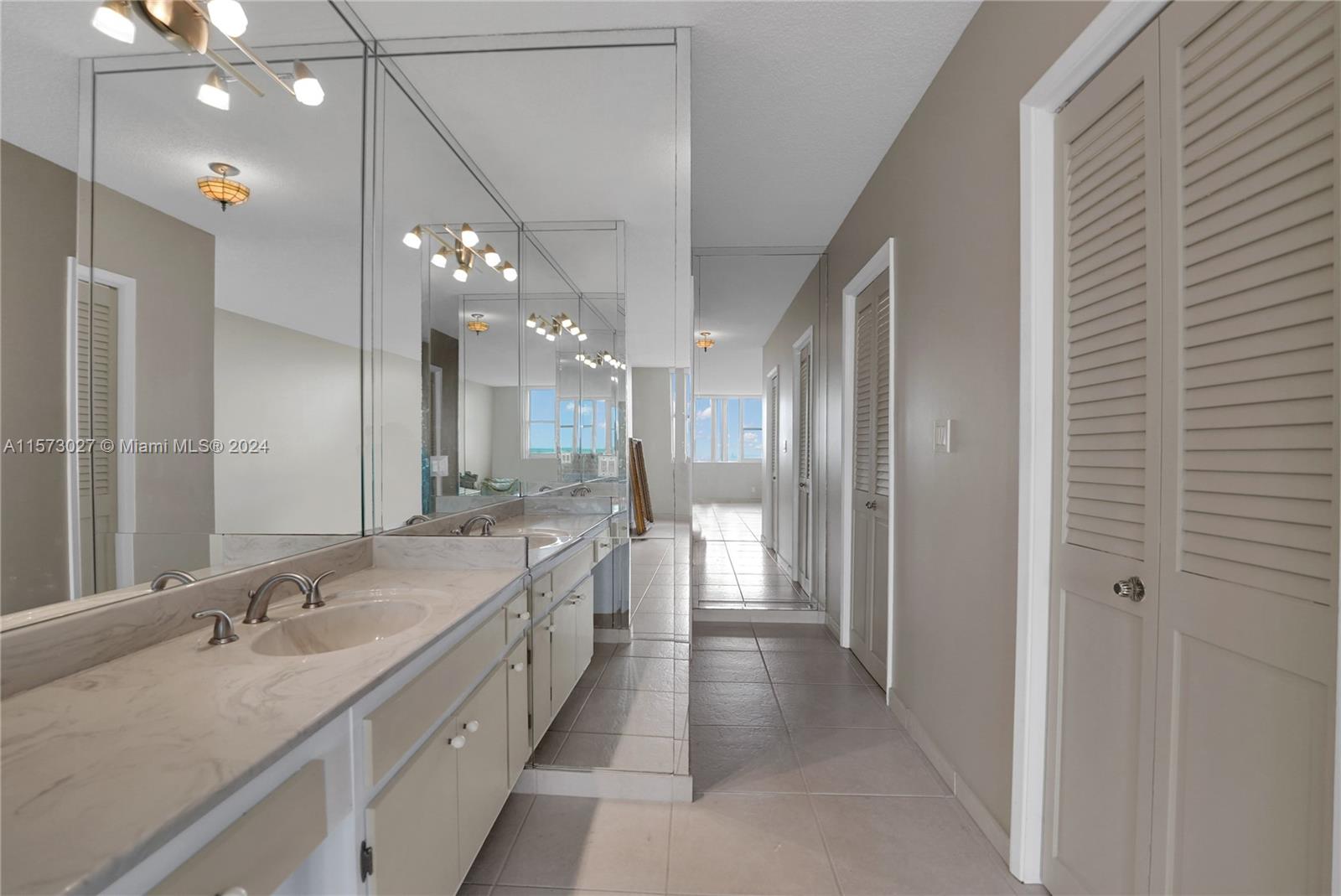HILLCREST EAST NO 22 COND - Residential