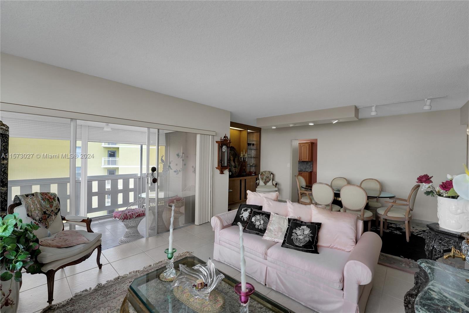 HILLCREST EAST NO 22 COND - Residential