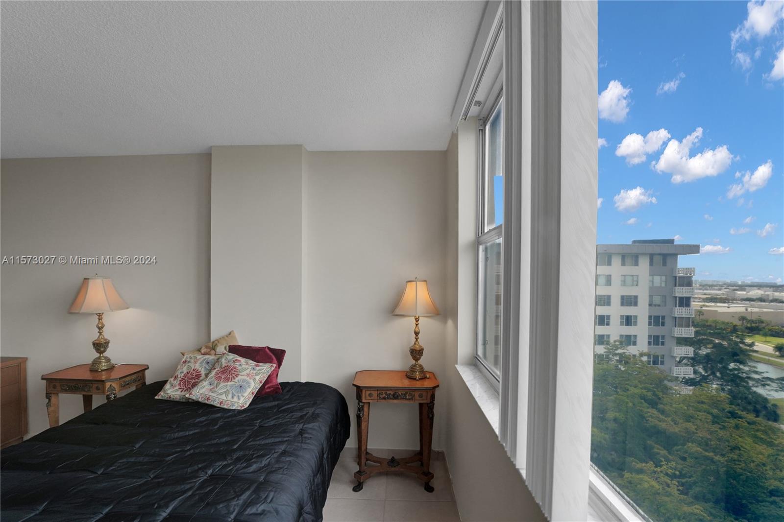 HILLCREST EAST NO 22 COND - Residential