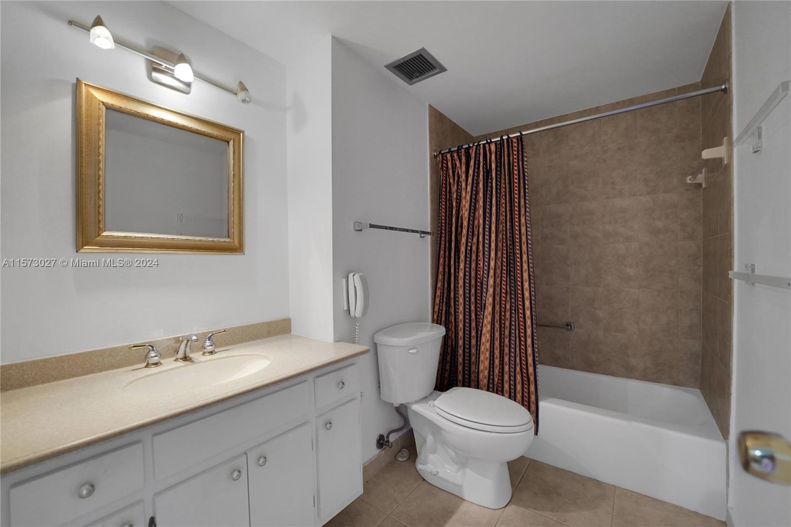 HILLCREST EAST NO 22 COND - Residential