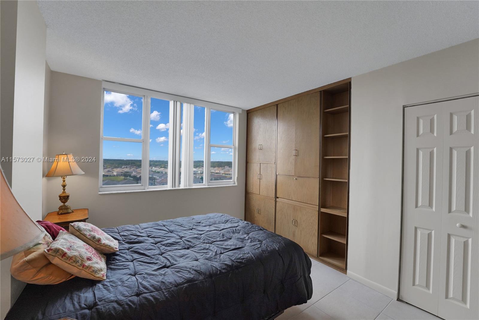 HILLCREST EAST NO 22 COND - Residential