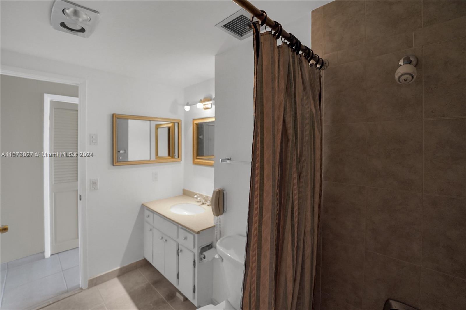 HILLCREST EAST NO 22 COND - Residential