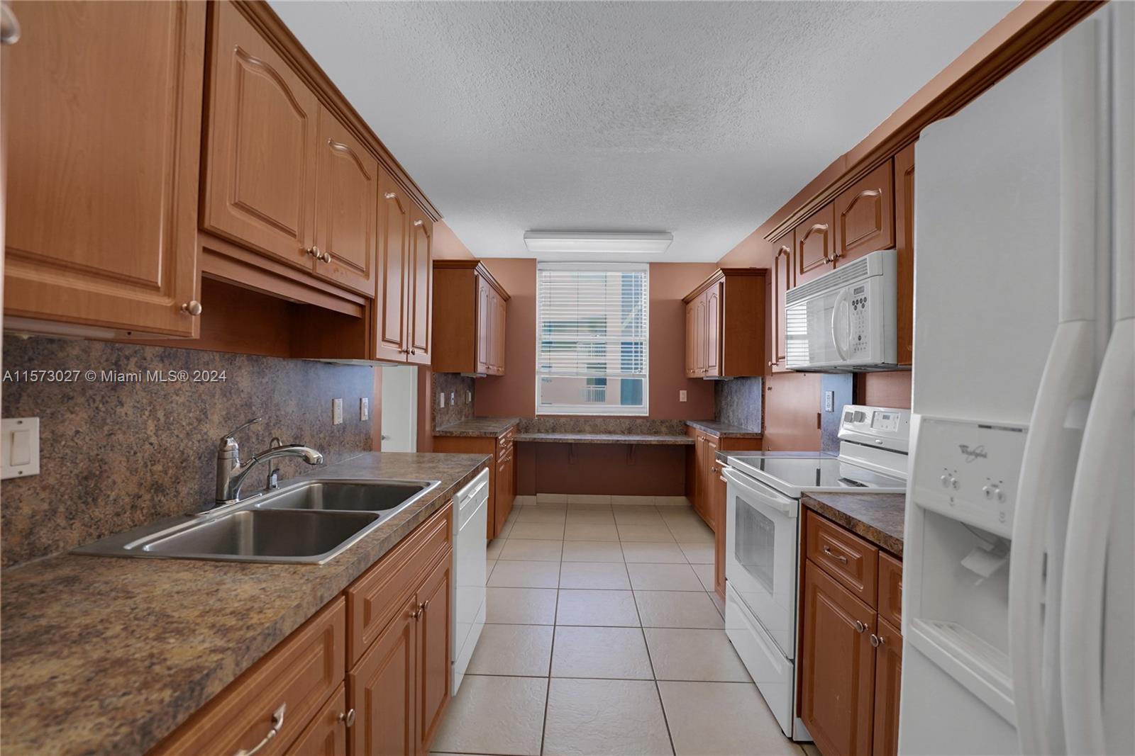 HILLCREST EAST NO 22 COND - Residential