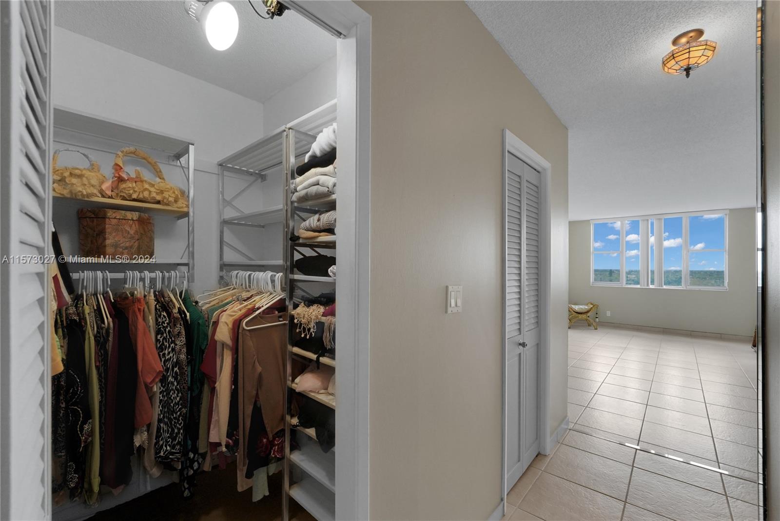 HILLCREST EAST NO 22 COND - Residential