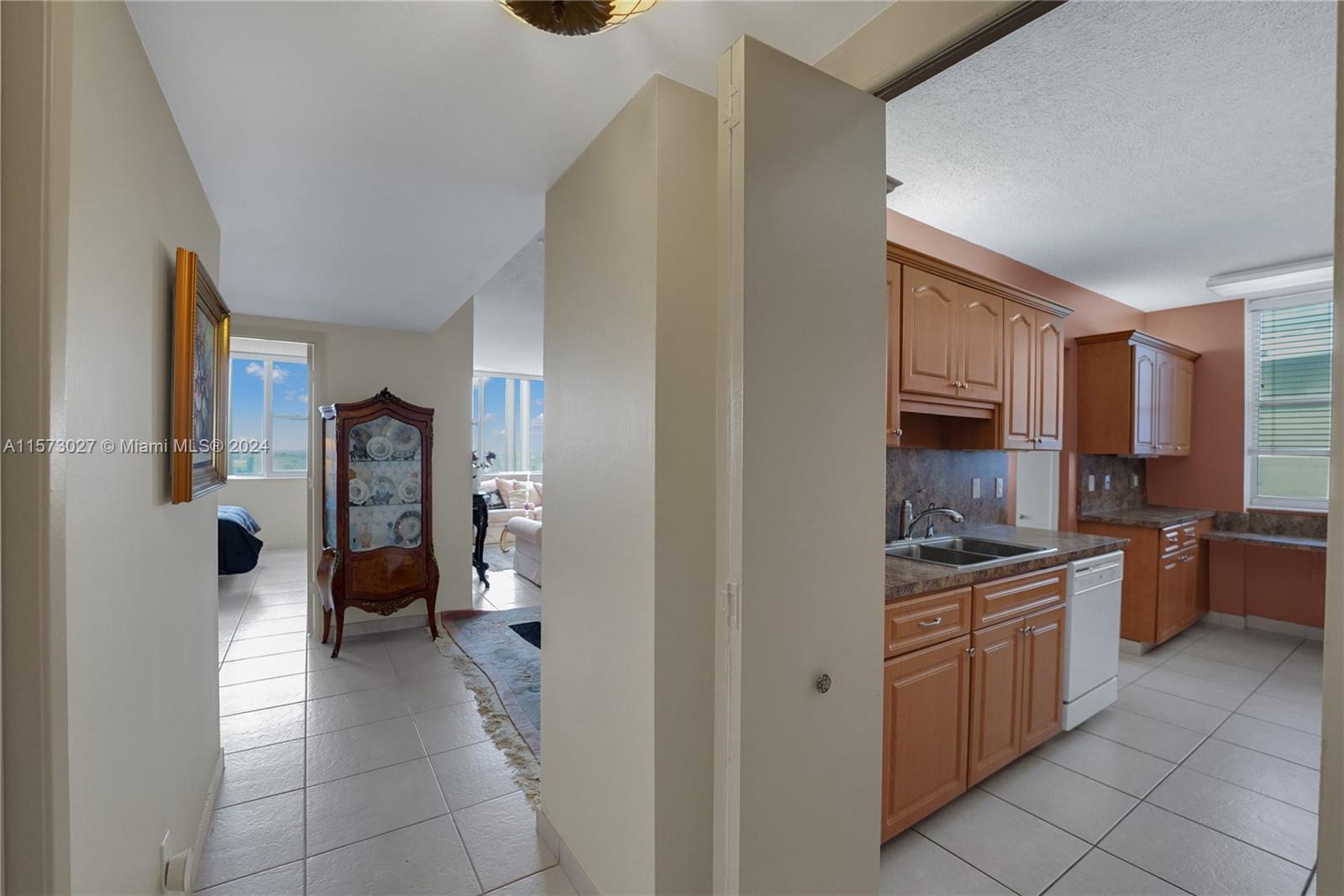 HILLCREST EAST NO 22 COND - Residential