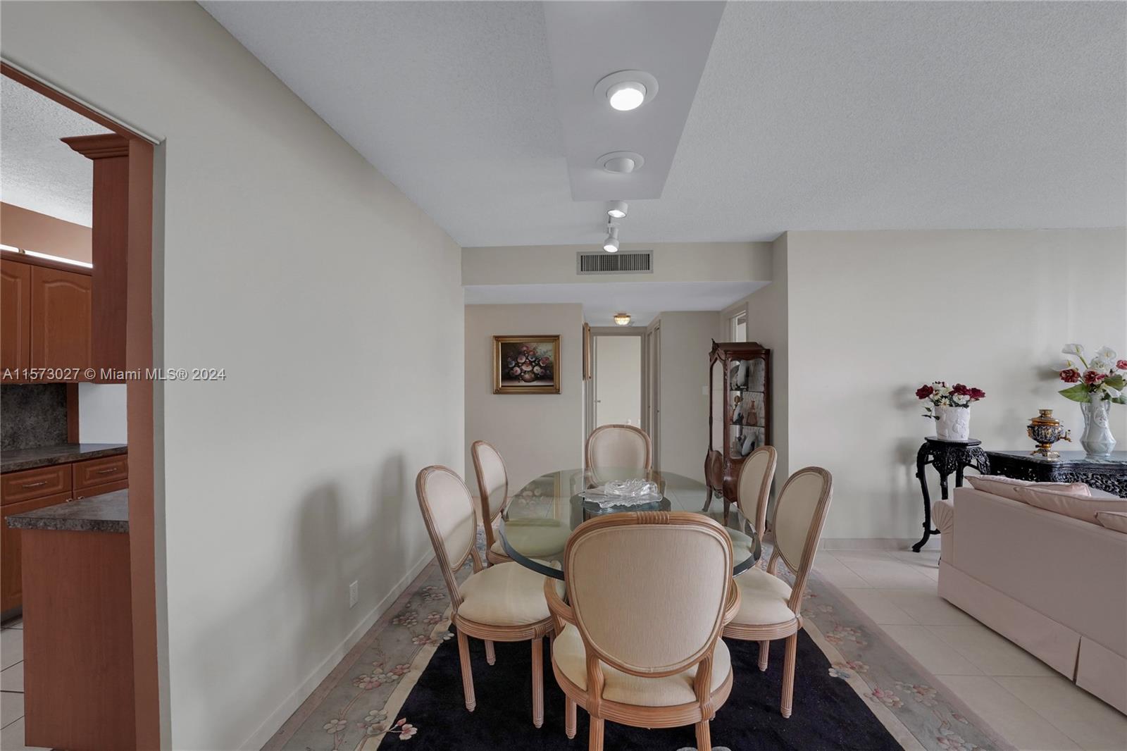 HILLCREST EAST NO 22 COND - Residential