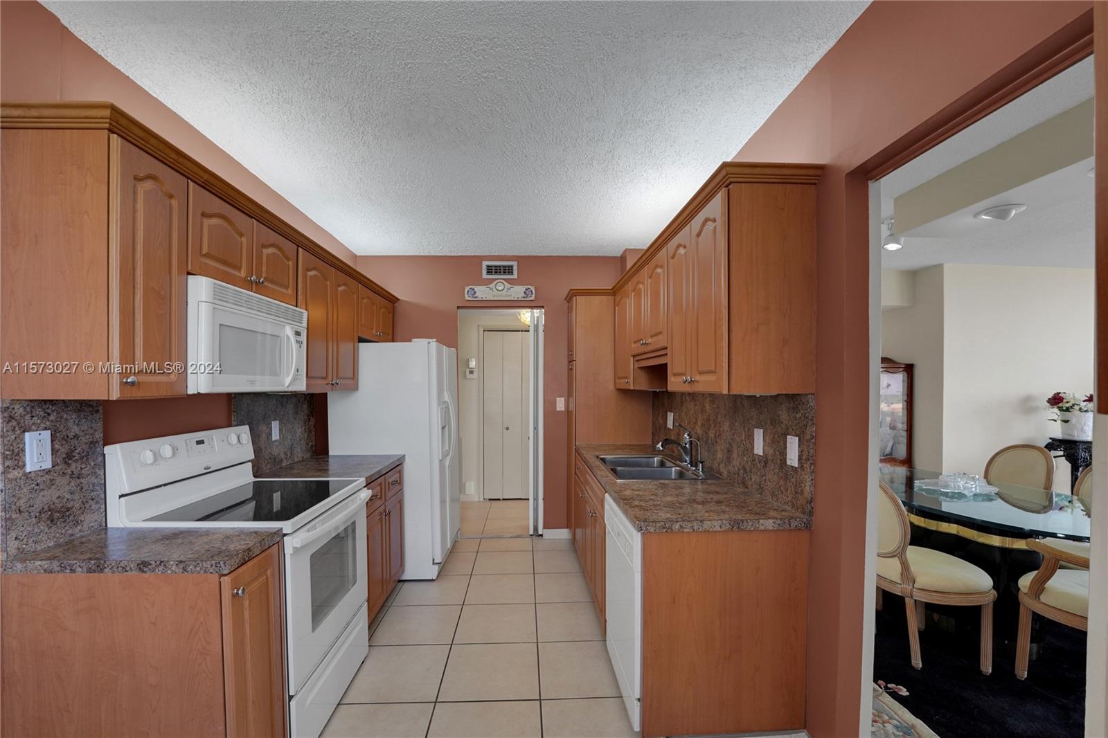 HILLCREST EAST NO 22 COND - Residential