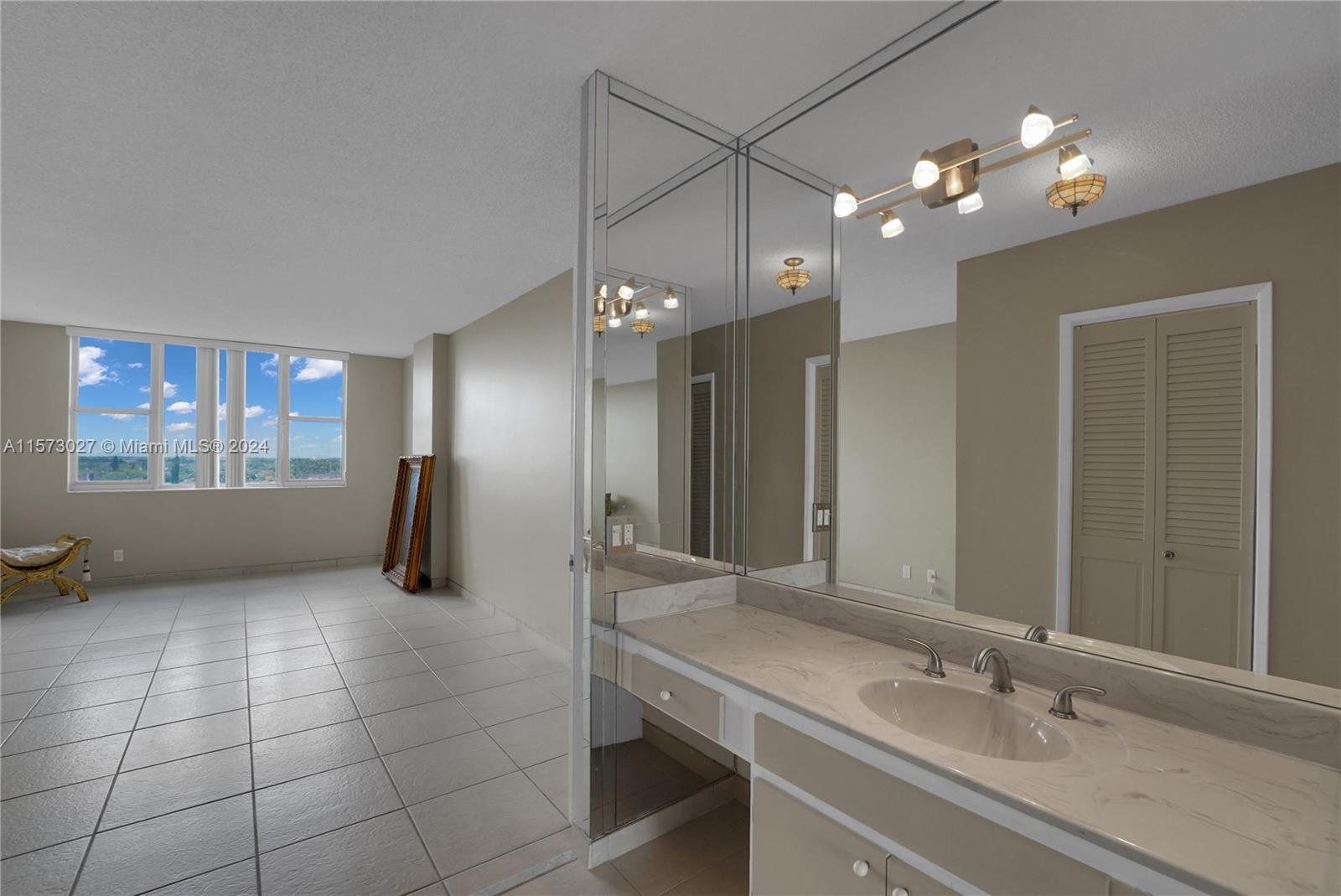 HILLCREST EAST NO 22 COND - Residential