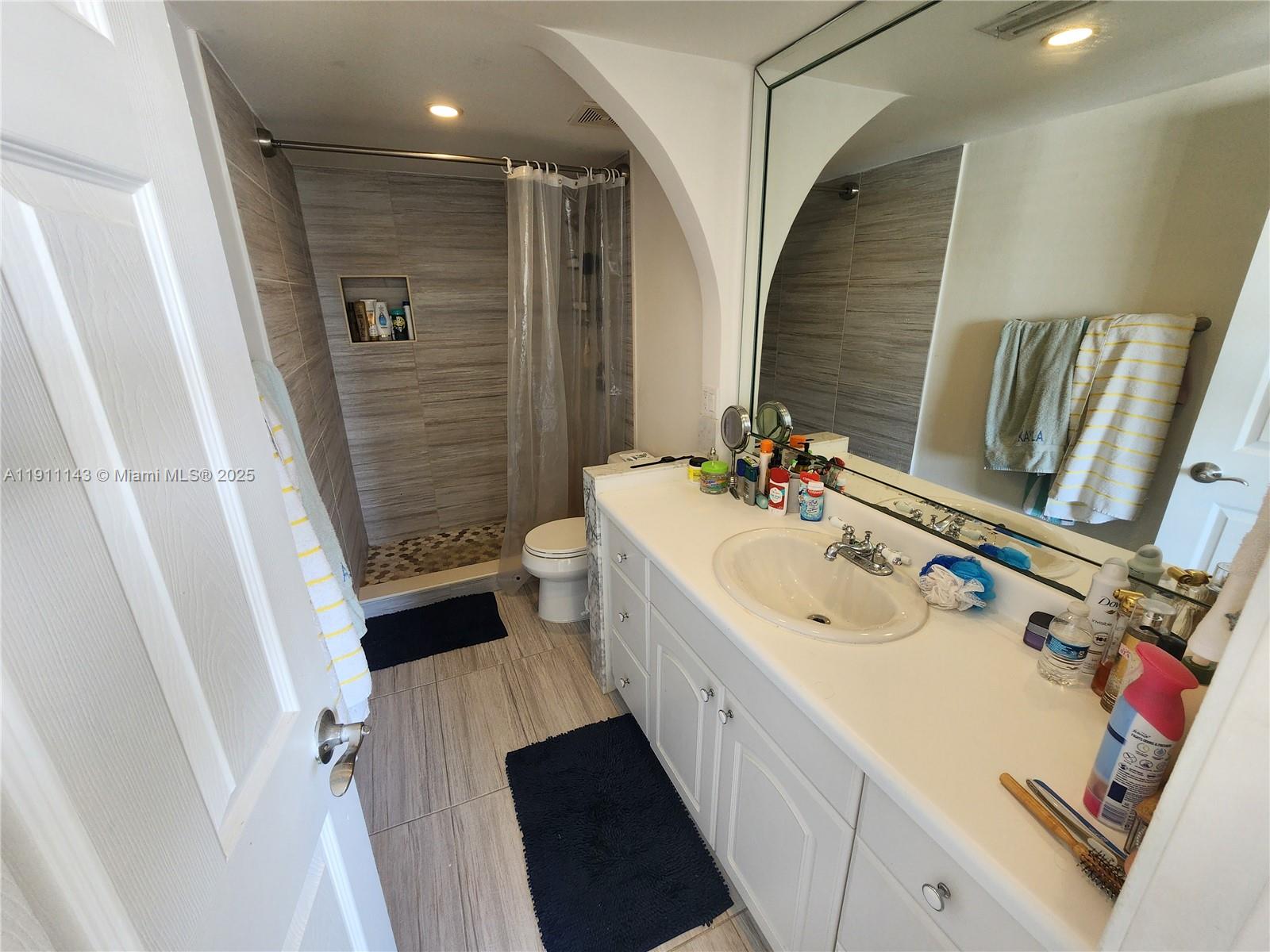 LA MAR BREEZE CONDO - Residential Lease