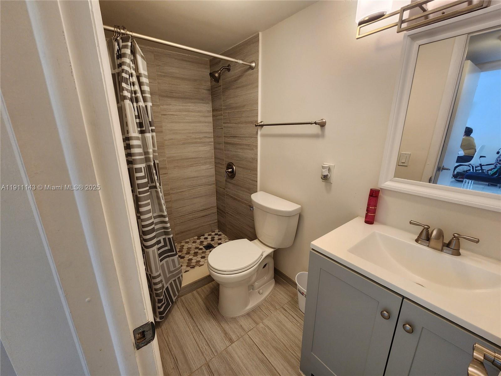 LA MAR BREEZE CONDO - Residential Lease