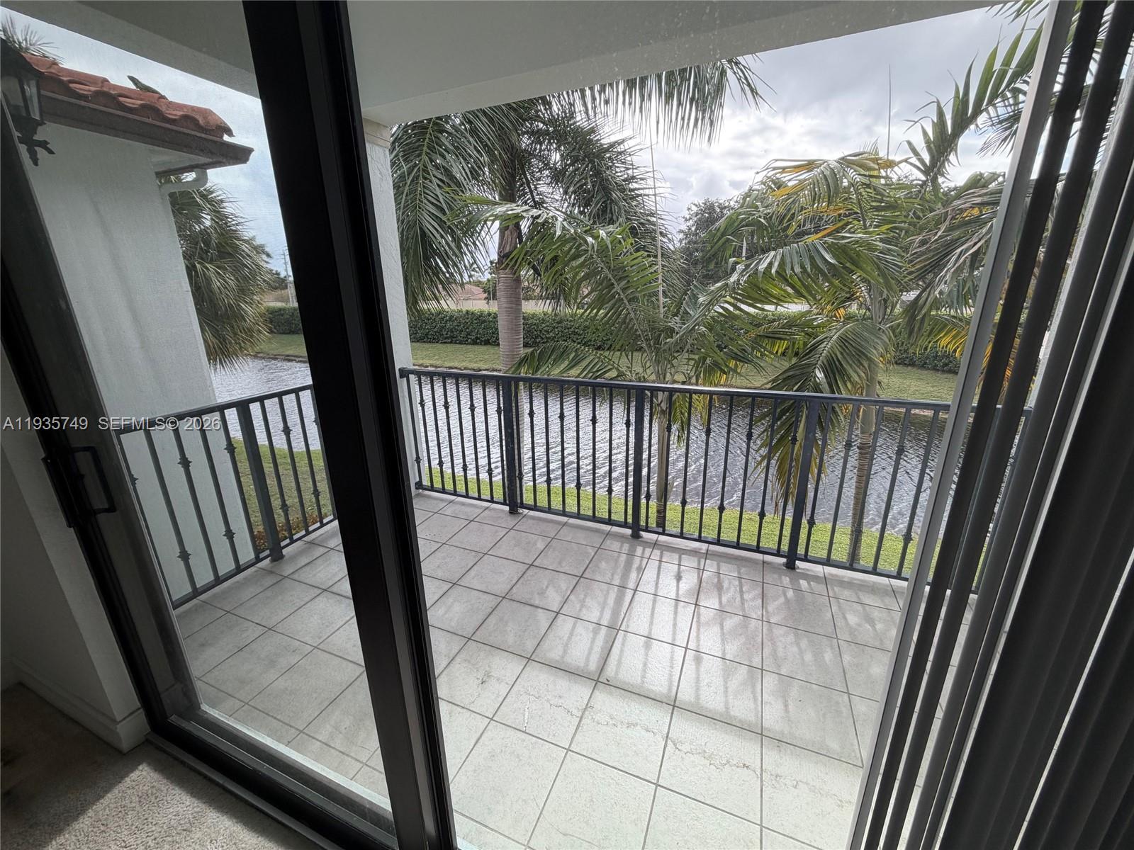 PEMBROKE LAKES SOUTH - Residential