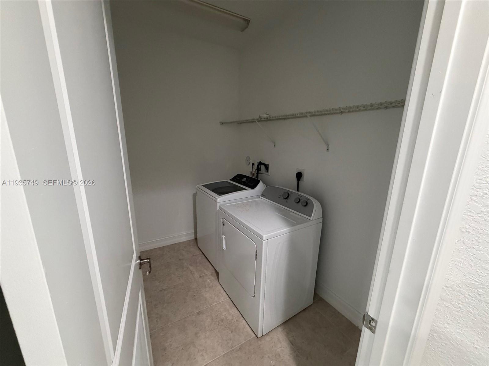 PEMBROKE LAKES SOUTH - Residential