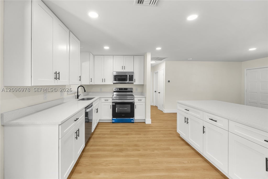 Photo of 417 SW 1st Ave, Boynton Beach, FL 33435 (MLS # A12096978)