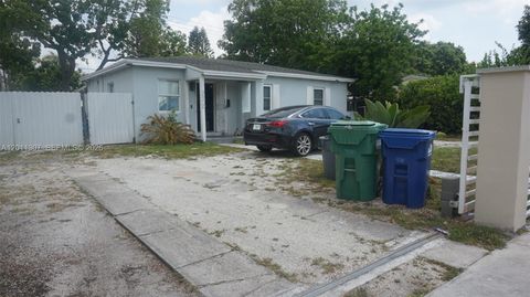 Photo of 335 NW 187th St, Miami Gardens, FL 33169 (MLS # A12011307)