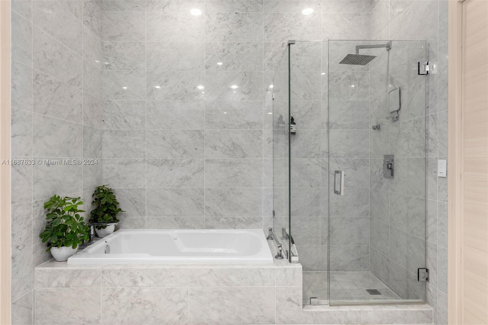 801 SMA RESIDENCES CONDO - Residential