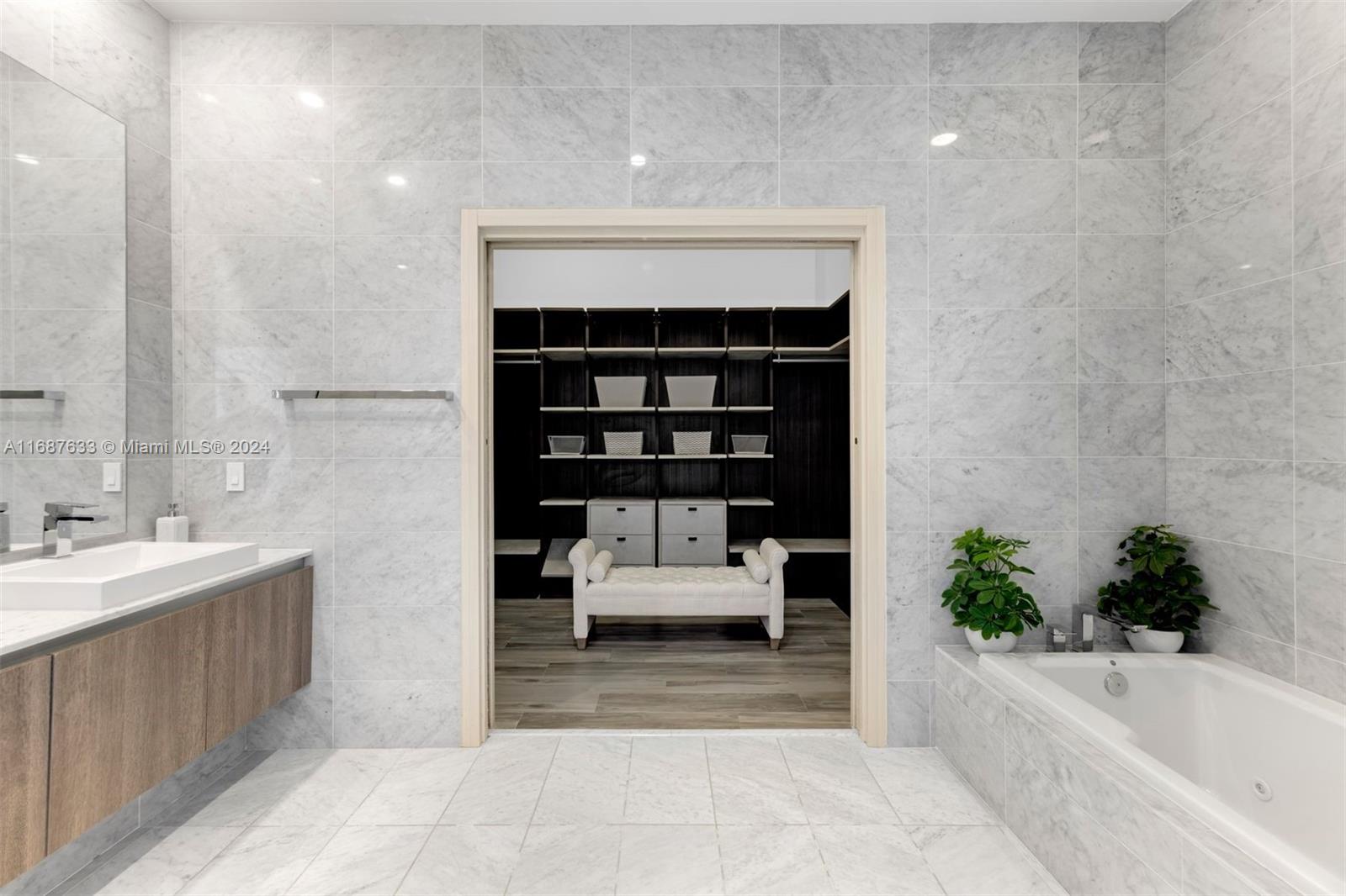 801 SMA RESIDENCES CONDO - Residential