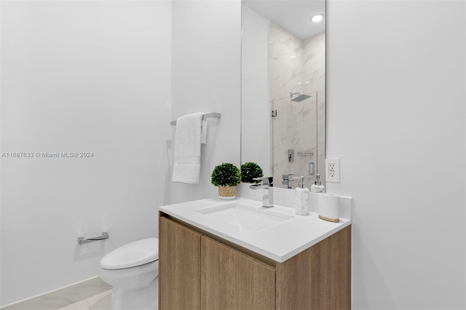 801 SMA RESIDENCES CONDO - Residential