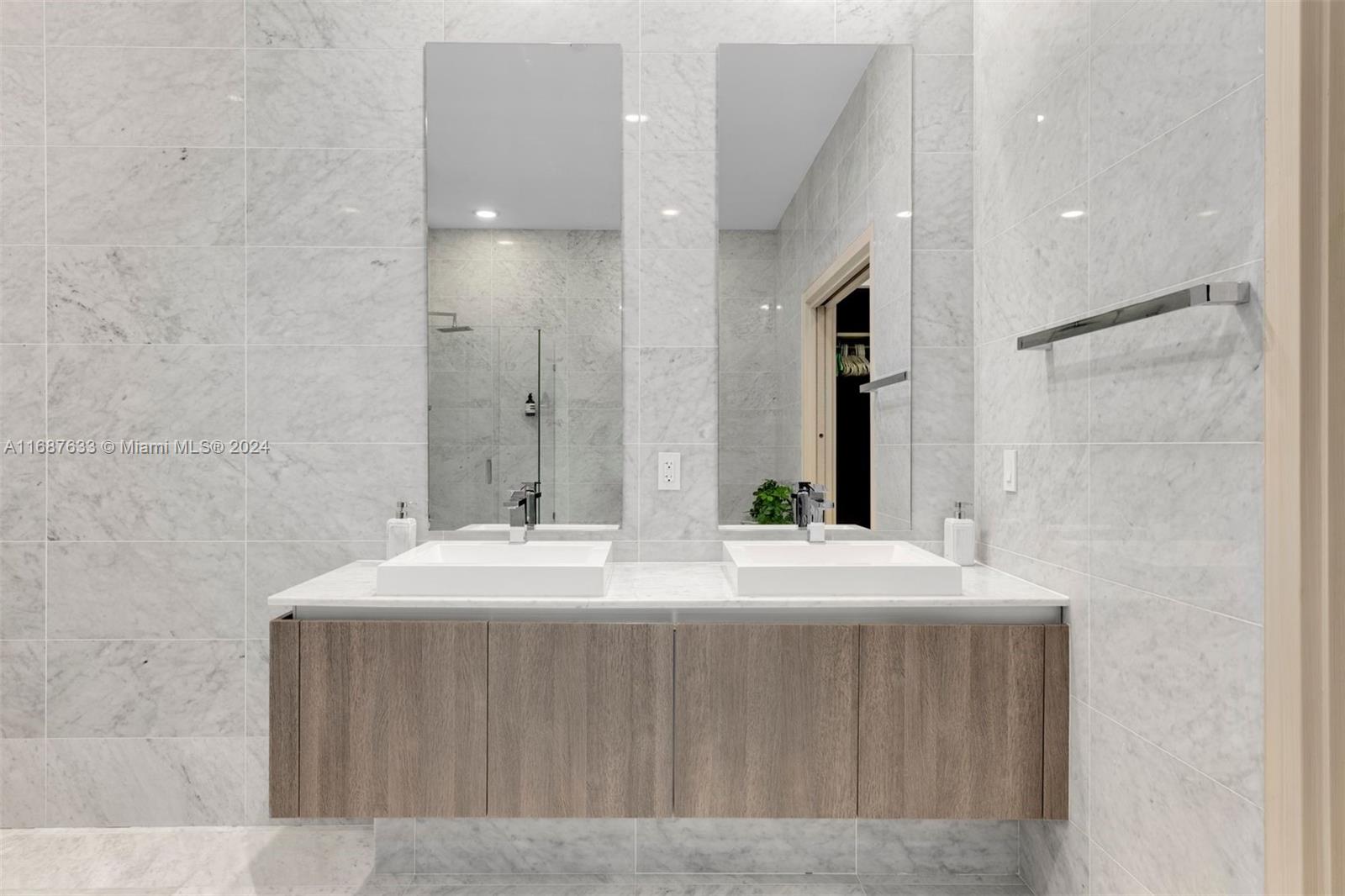 801 SMA RESIDENCES CONDO - Residential