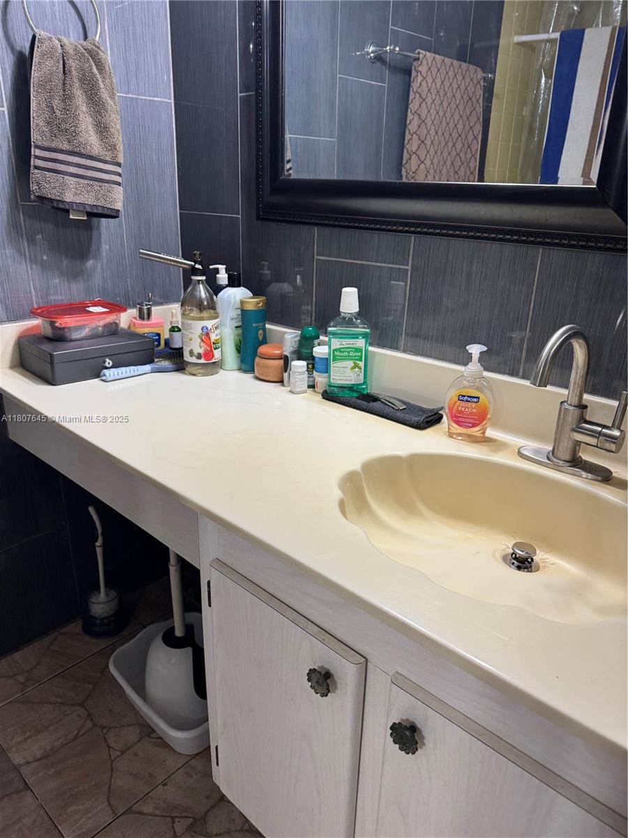 CYPRESS CHASE CONDO NO 7 - Residential