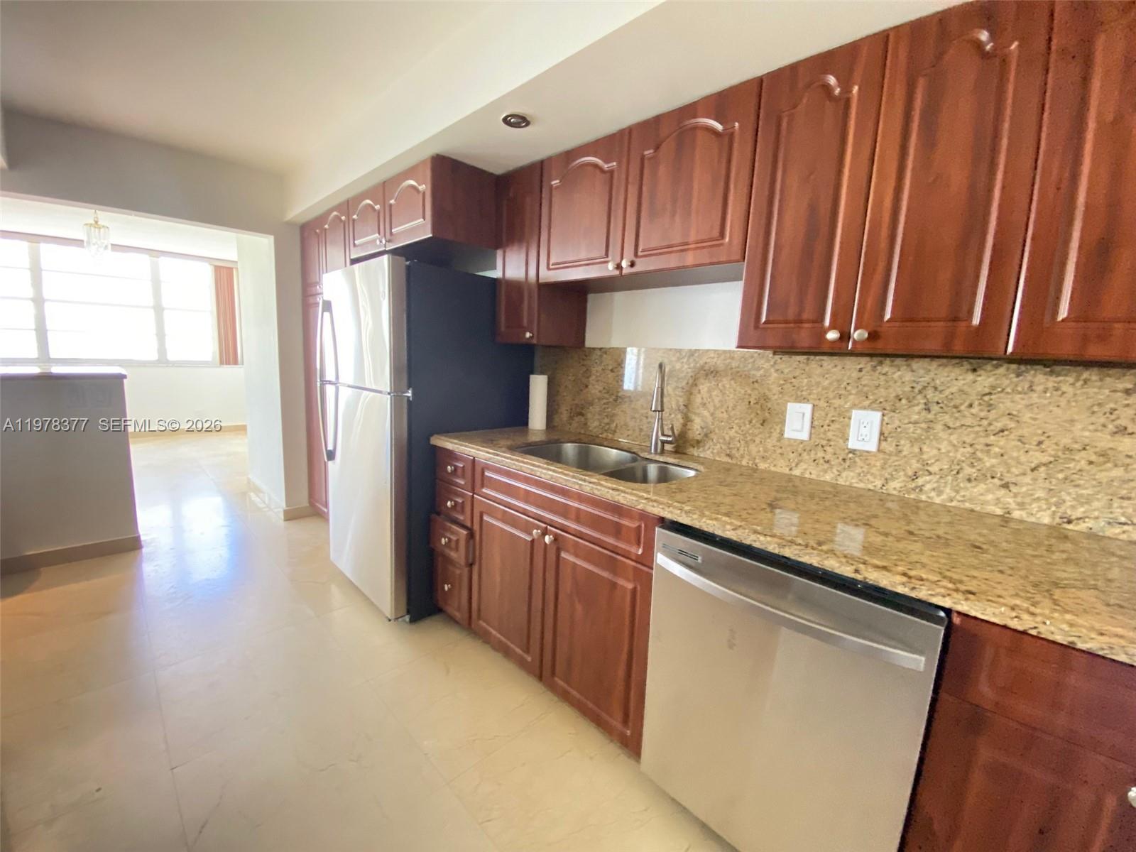 LA MER ESTATES EAST CONDO - Residential Lease