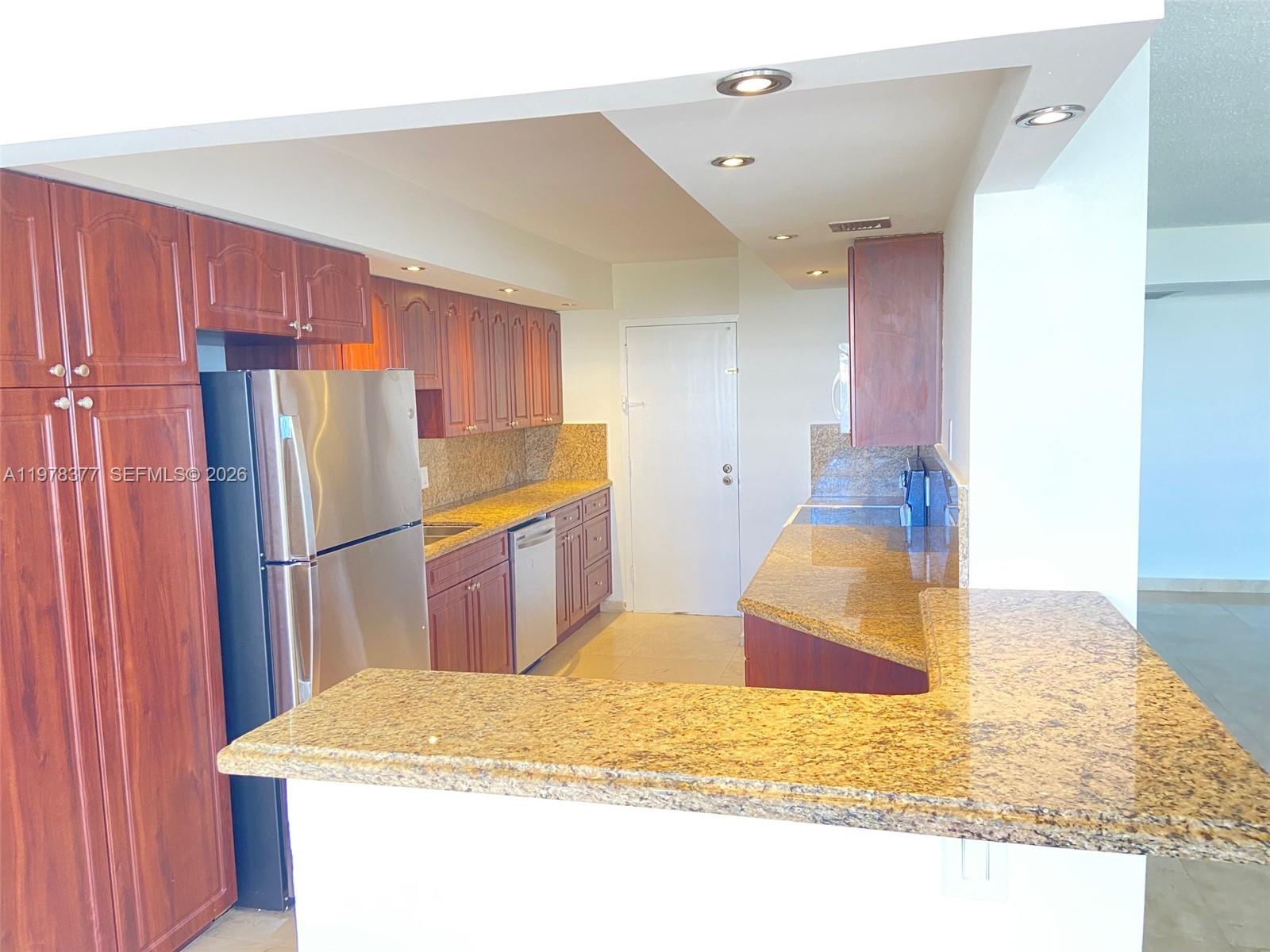 LA MER ESTATES EAST CONDO - Residential Lease