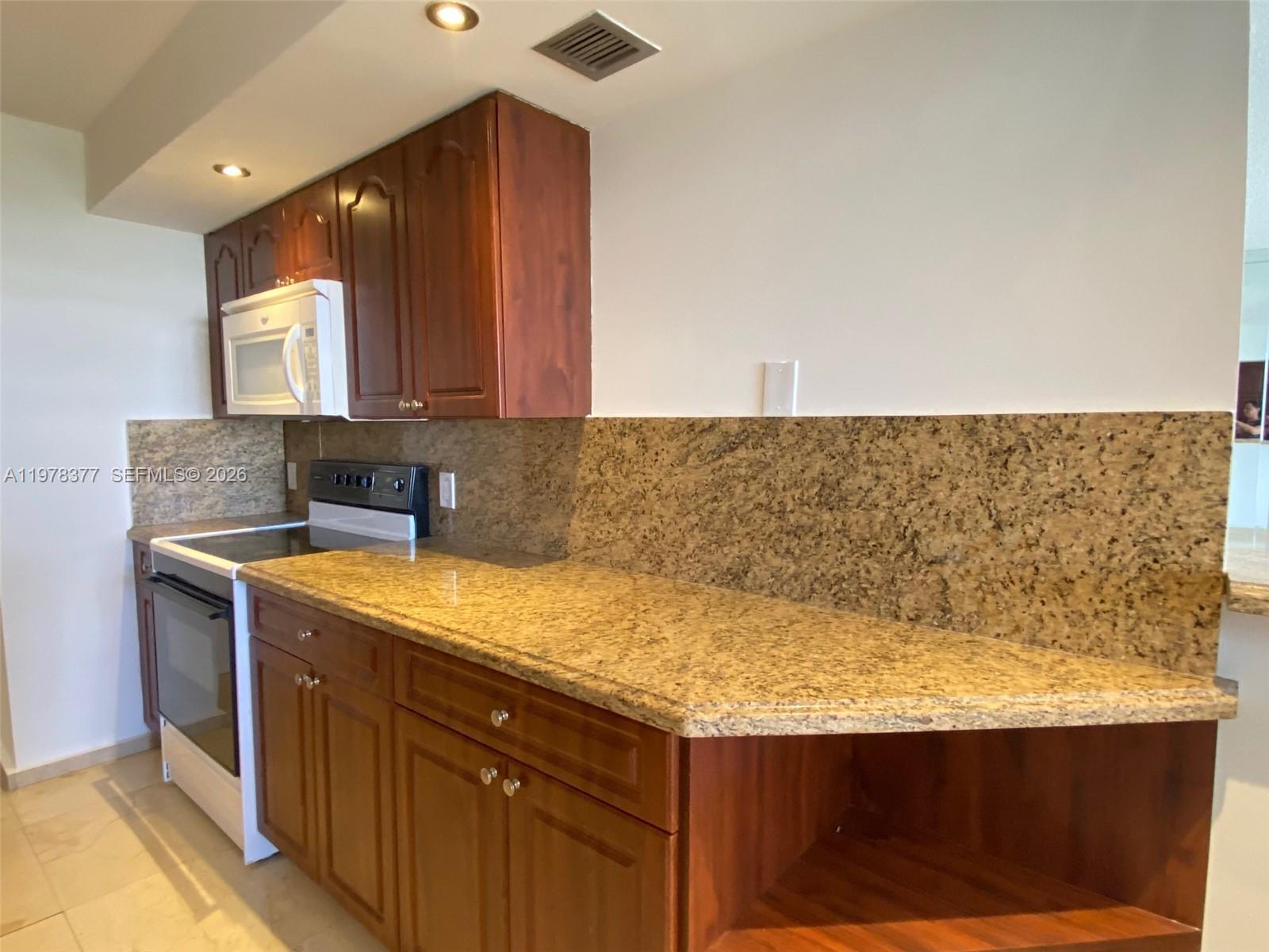 LA MER ESTATES EAST CONDO - Residential Lease