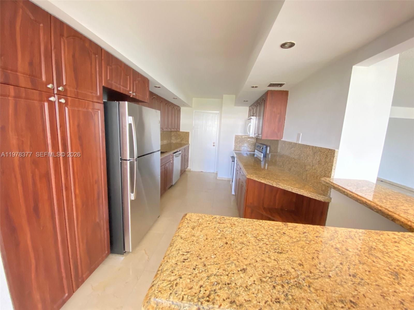 LA MER ESTATES EAST CONDO - Residential Lease