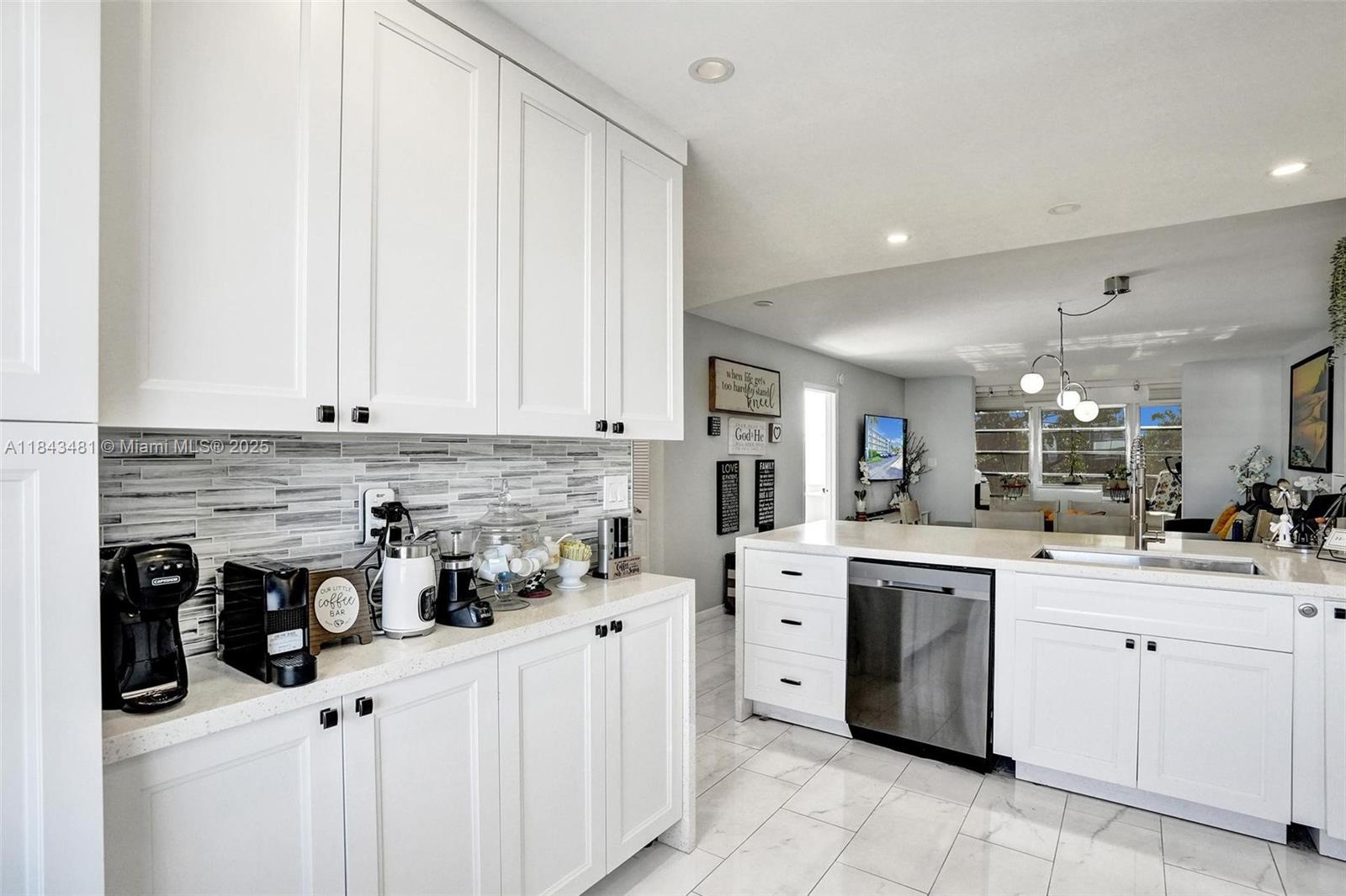 9 OF PALM SPRINGS 2 CONDO - Residential