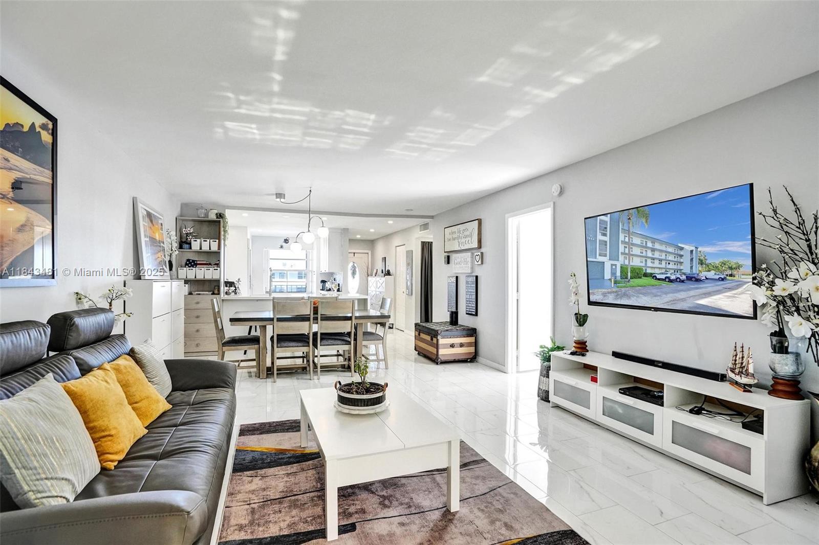 9 OF PALM SPRINGS 2 CONDO - Residential