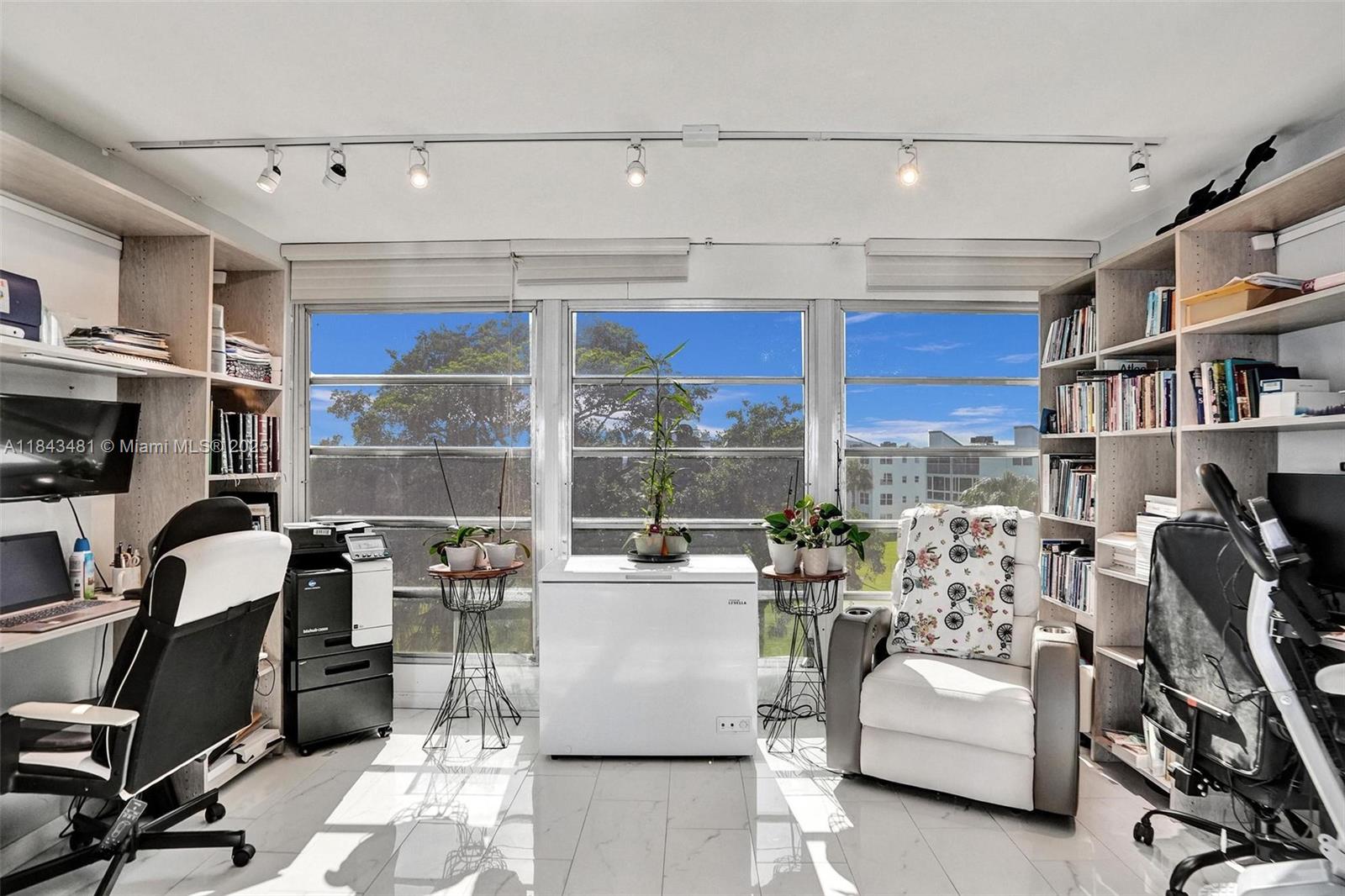 9 OF PALM SPRINGS 2 CONDO - Residential