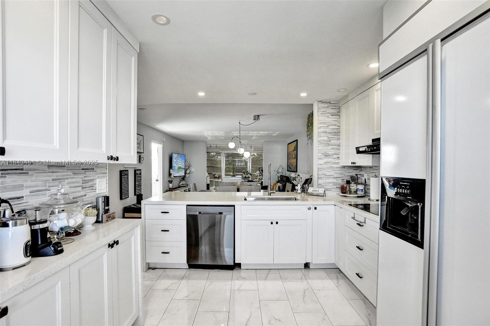 9 OF PALM SPRINGS 2 CONDO - Residential