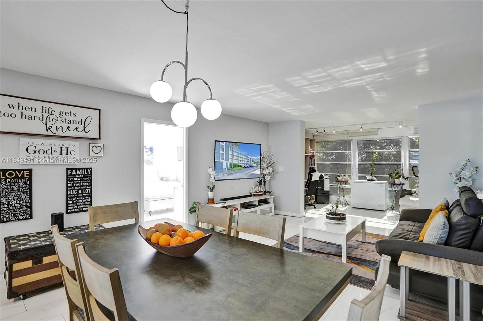 9 OF PALM SPRINGS 2 CONDO - Residential