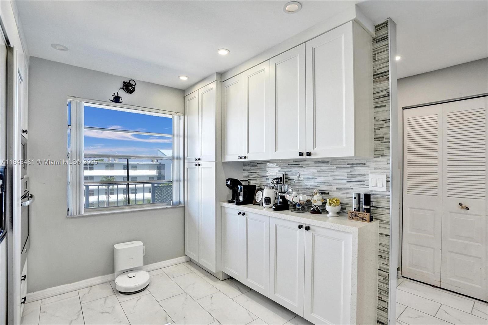 9 OF PALM SPRINGS 2 CONDO - Residential