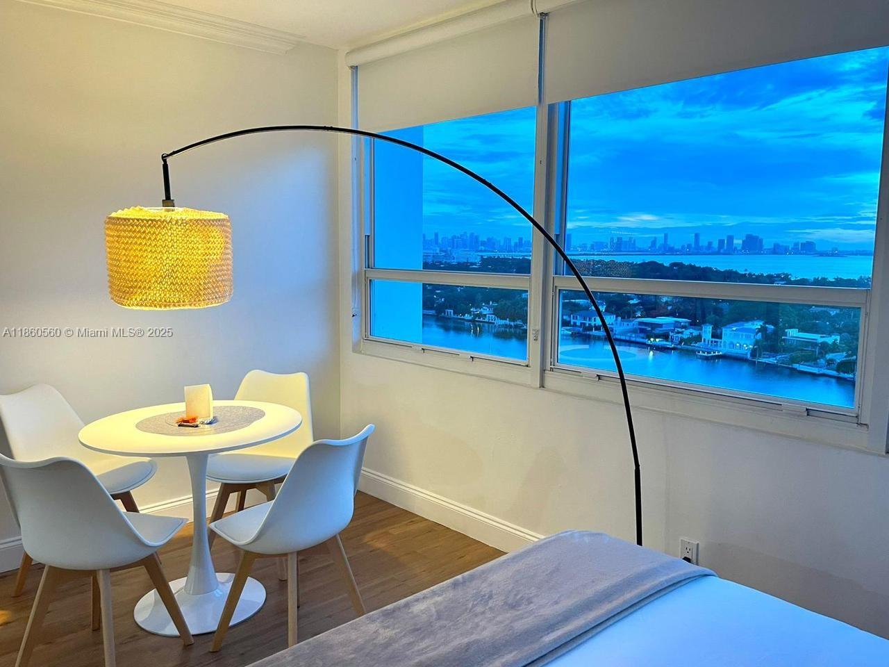5445 Collins Ave 1607