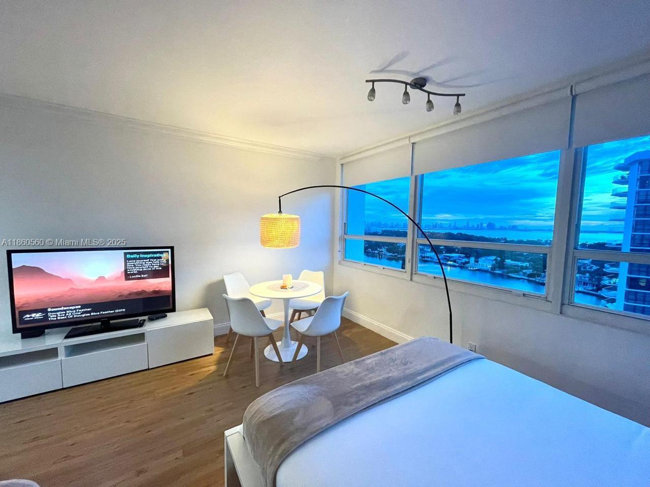 5445 Collins Ave 1607