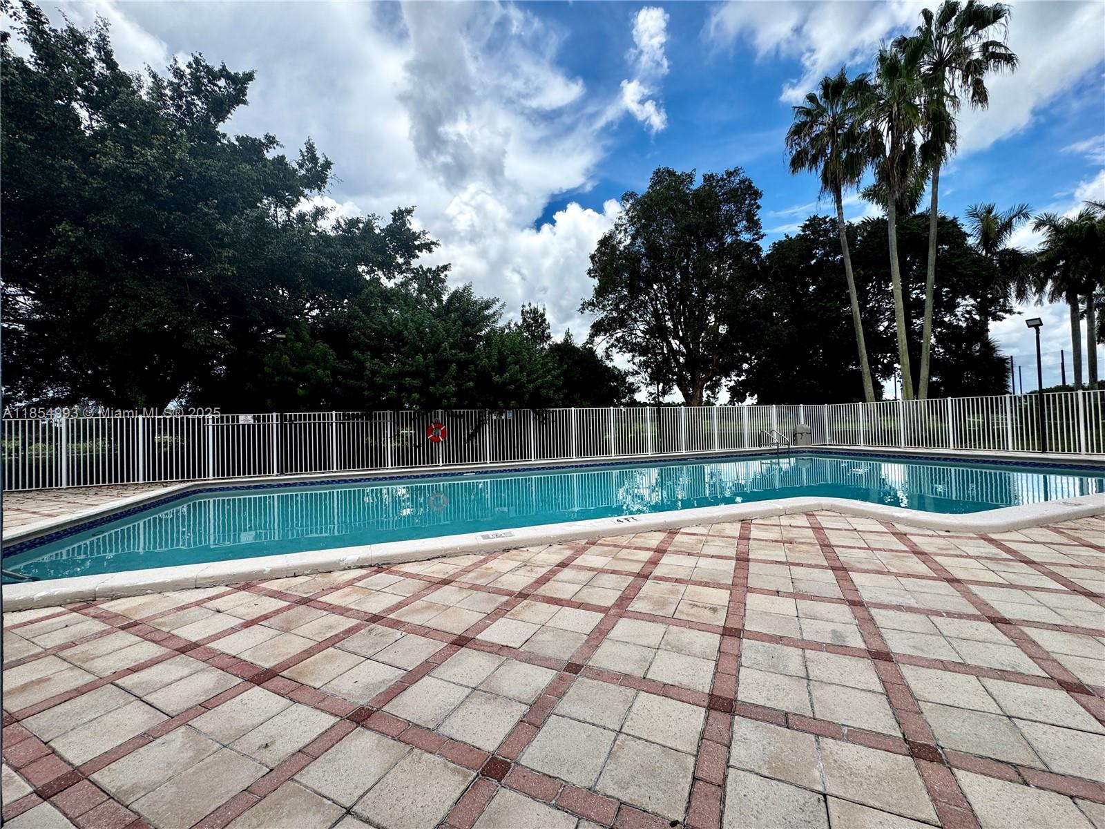 LAS BRISAS@ COUNTRY CLUB - Residential