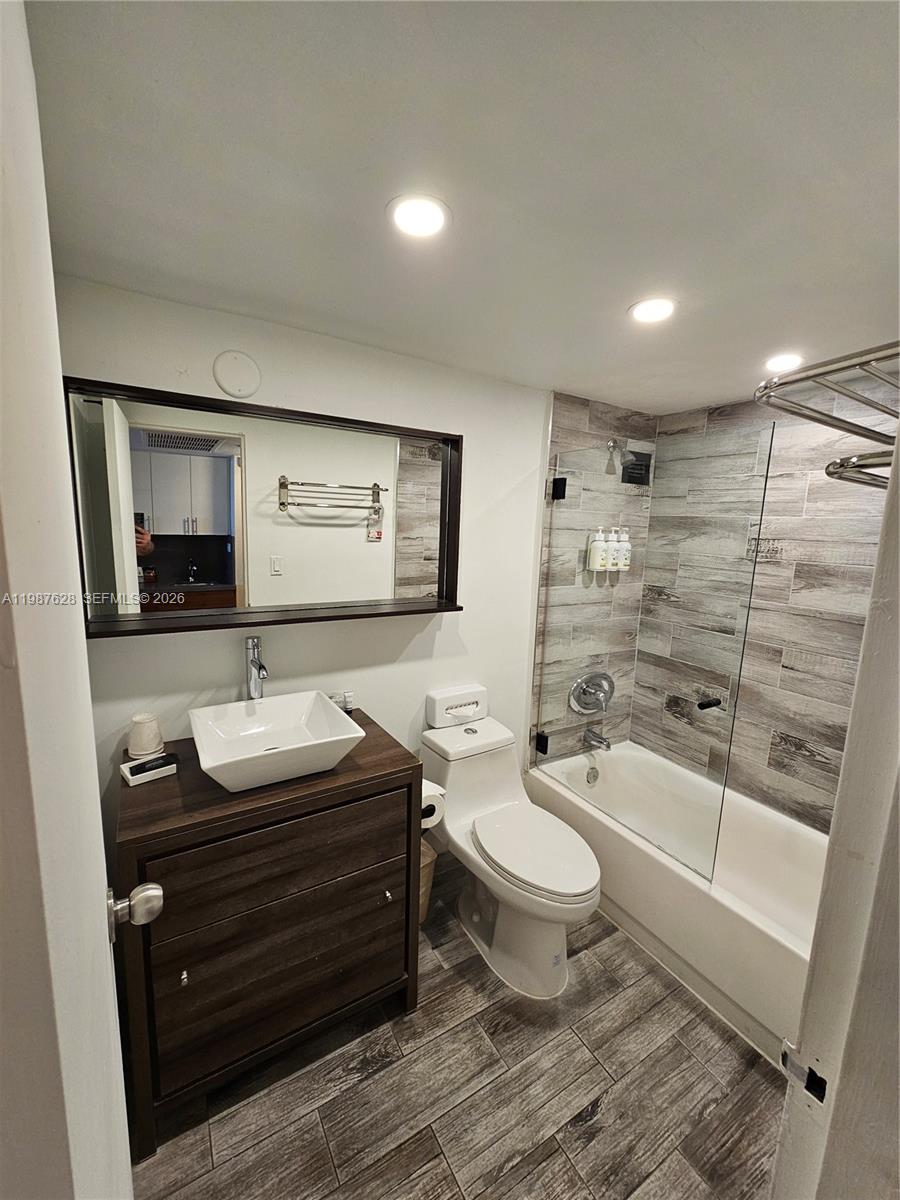 THE AVENTURA BEACH CLUB C - Residential