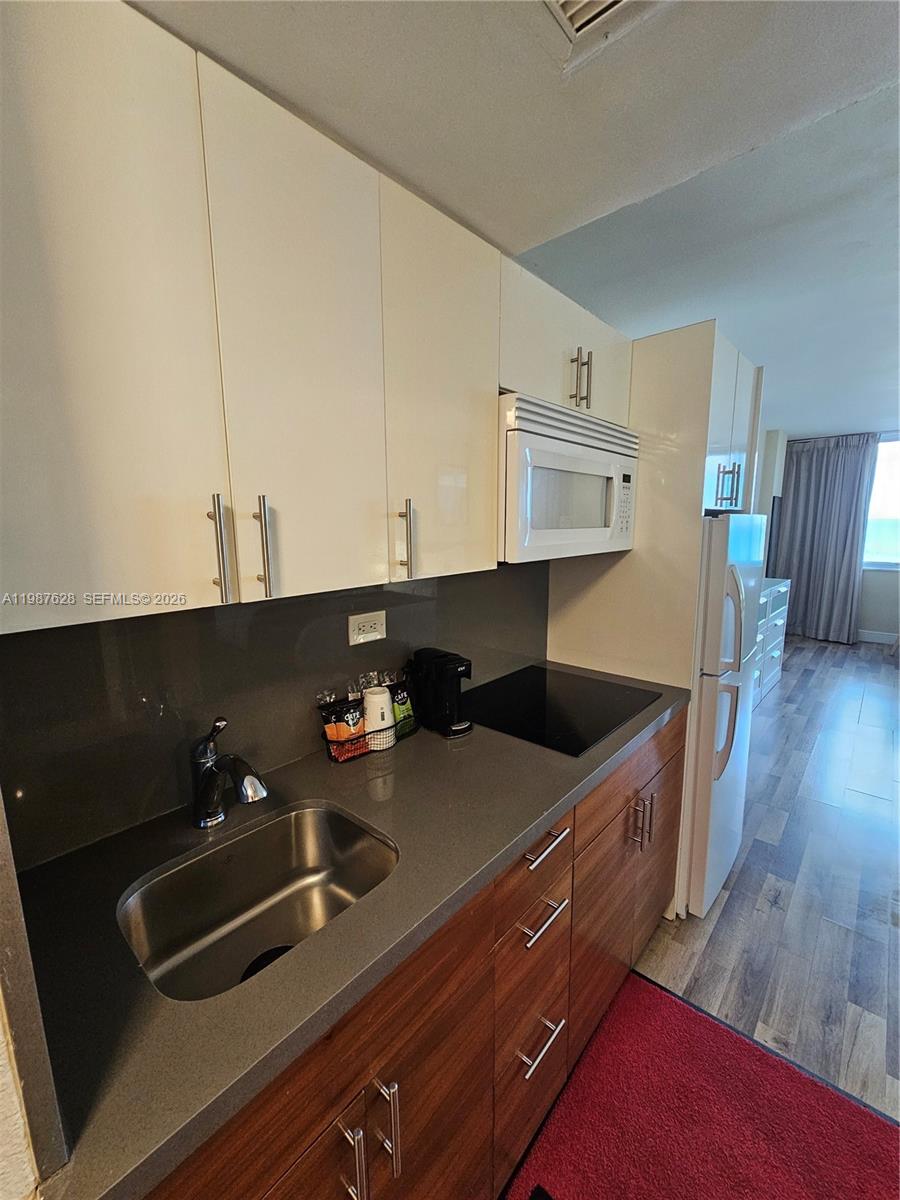 THE AVENTURA BEACH CLUB C - Residential