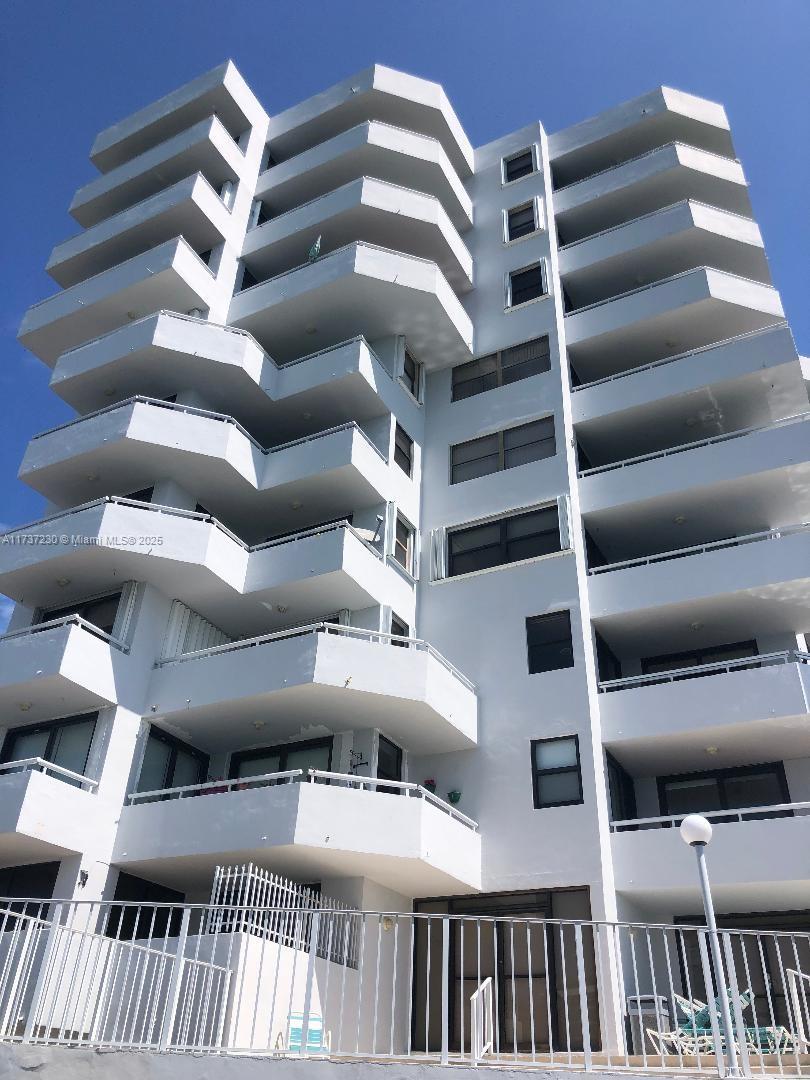 Property for Sale at 6830 Indian Creek Dr 5B, Miami Beach, Miami-Dade County, Florida - Bedrooms: 1 
Bathrooms: 2  - $375,000