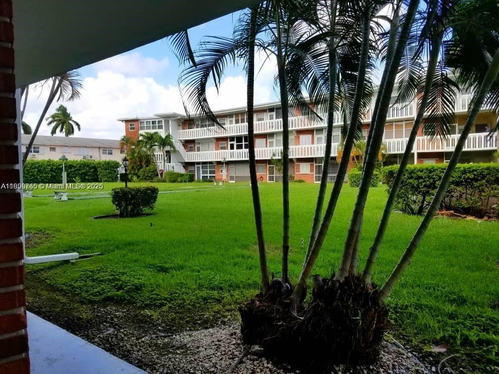 ELDORADO COUNTRY CLUB TOW - Residential Lease