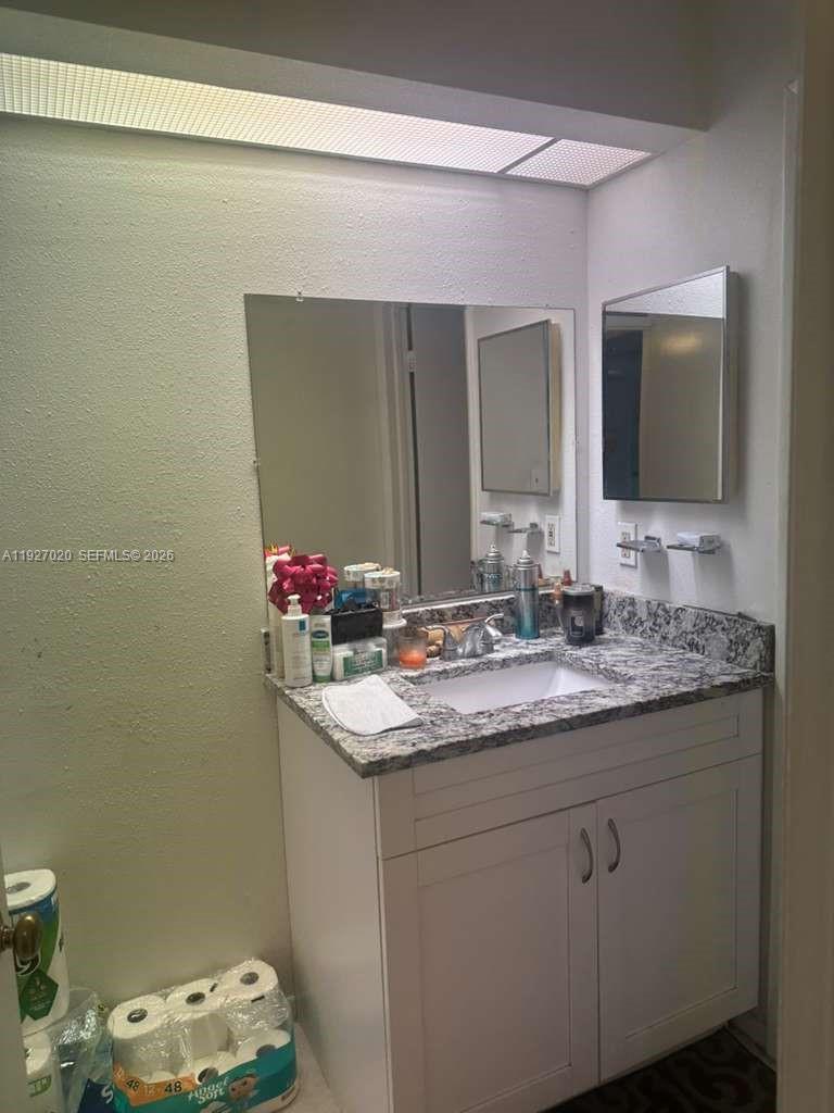 STONE CREEK POINTE A CONDO - Residential