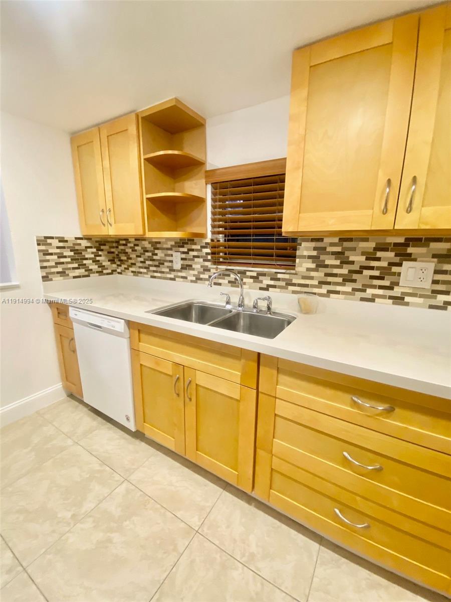 BRENTWOOD WEST TOWNHOUSES - Residential Lease