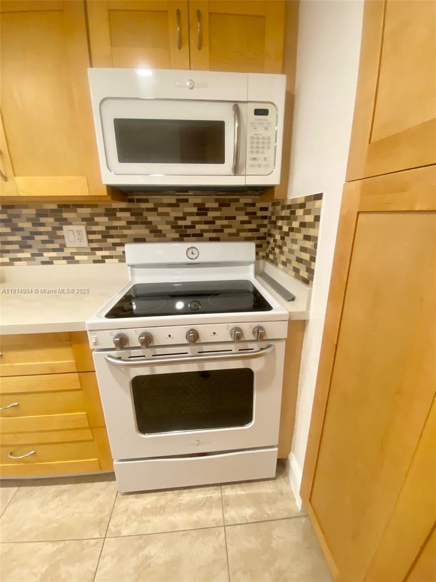 BRENTWOOD WEST TOWNHOUSES - Residential Lease