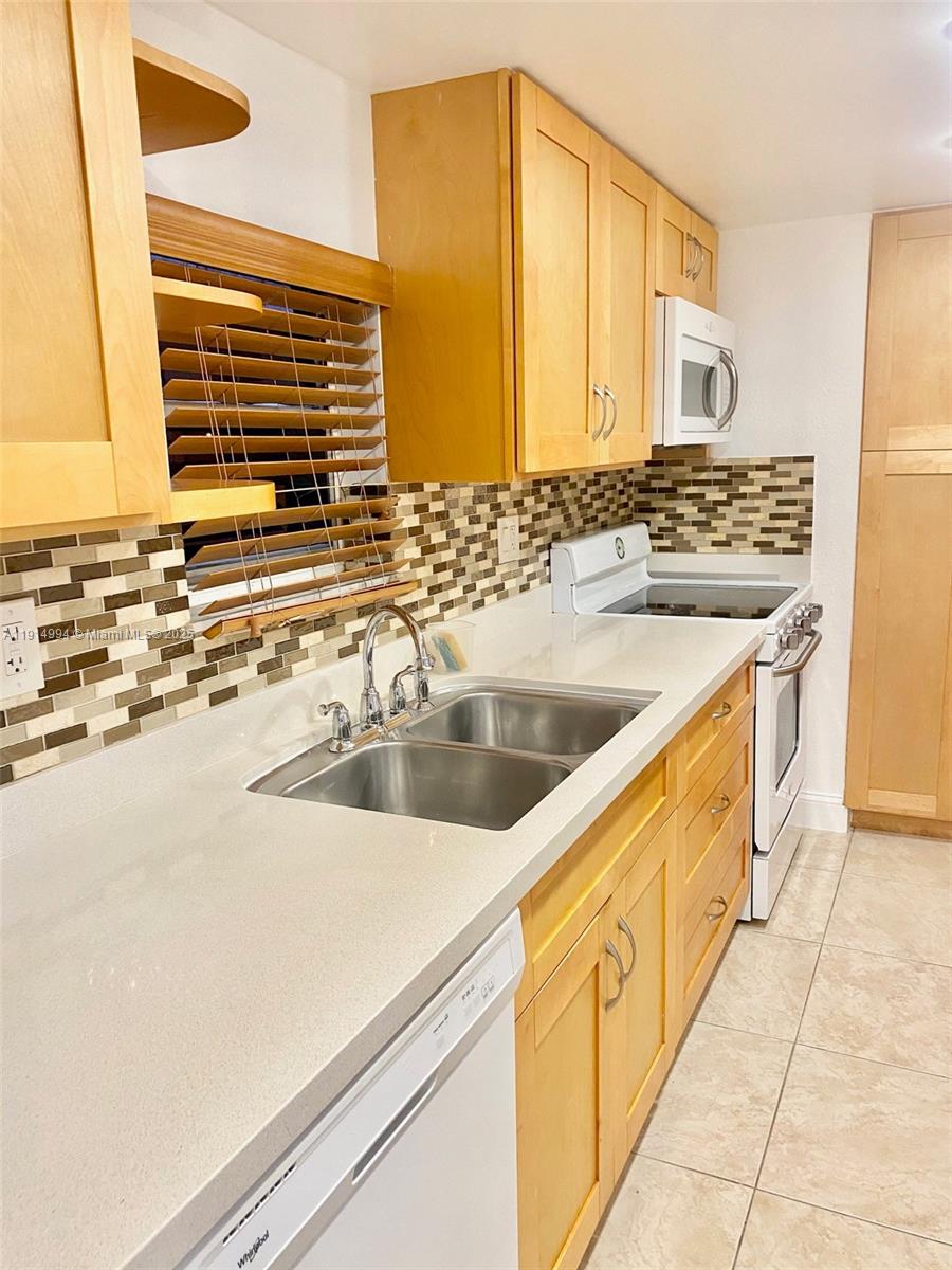 BRENTWOOD WEST TOWNHOUSES - Residential Lease